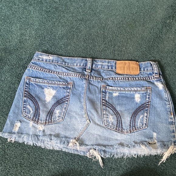 Vintage Hollister size 9 ripped distressed jean skirt 💙 - Picture 2 of 4